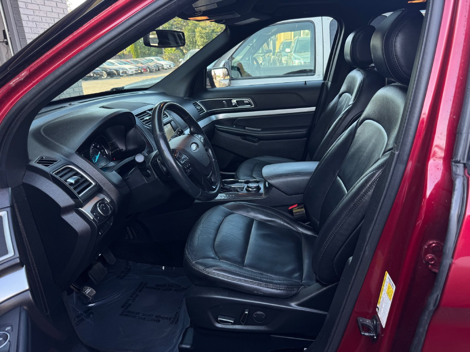 Used 2017 Ford Explorer XLT w/ Equipment Group 202A AWD/4WD image 9