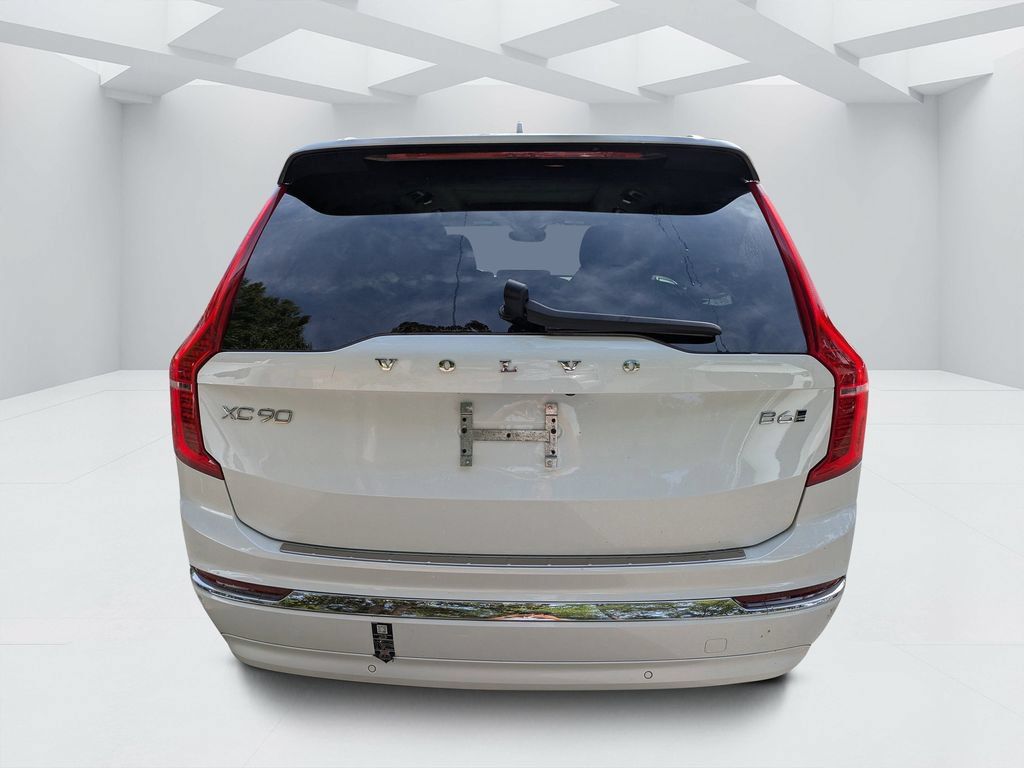 Certified 2023 Volvo XC90 B6 Plus w/ Protection Package AWD/4WD image 4