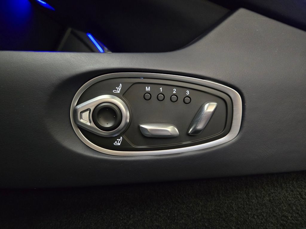 Used 2025 Aston Martin DB12 Coupe RWD image 33