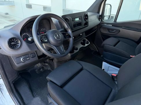 Used 2021 Mercedes-Benz Sprinter 2500 image 10