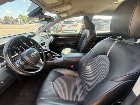 Used 2022 Toyota Camry SE FWD image 11