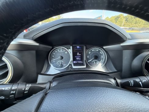 Used 2017 Toyota Tacoma SR5 w/ Tow Package image 18