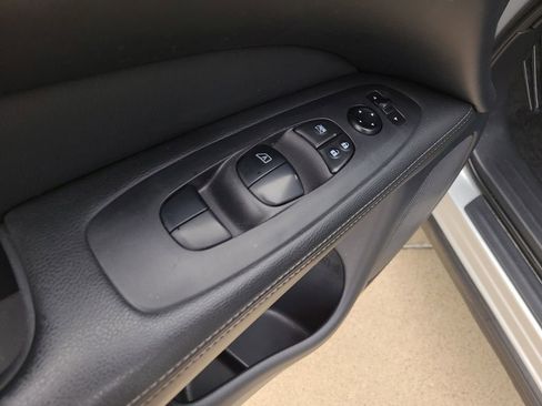 Used 2020 Nissan Pathfinder S FWD image 18