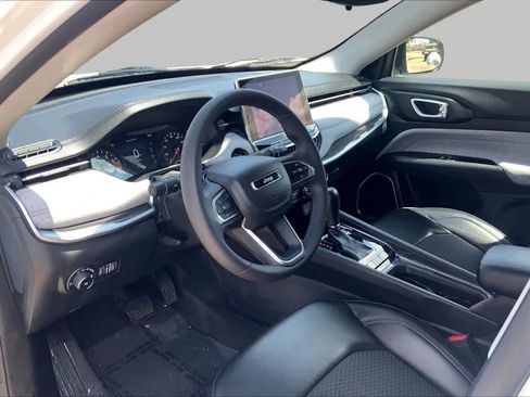 Used 2022 Jeep Compass Latitude FWD image 18