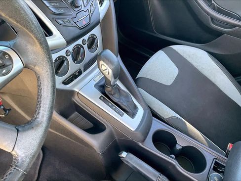 Used 2014 Ford Focus SE w/ SE Sport Package image 16