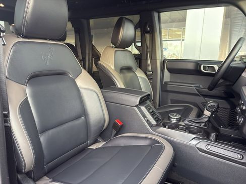 New 2025 Ford Bronco Outer Banks w/ Black Appearance Package image 35