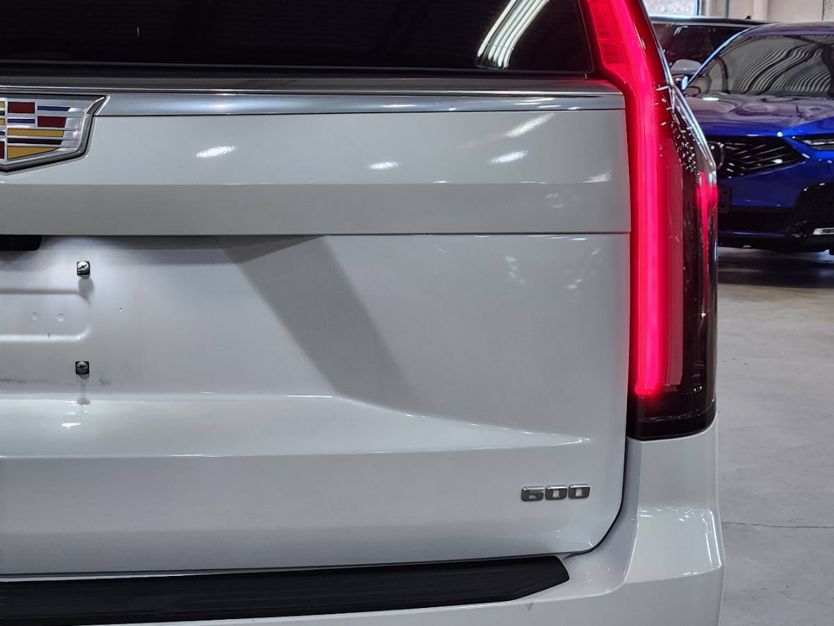 Used 2022 Cadillac Escalade ESV Premium Luxury w/ Performance Package AWD/4WD image 16