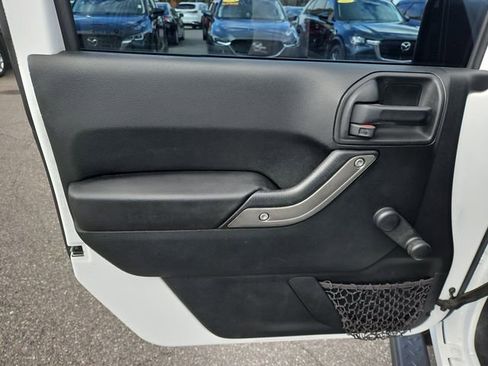 Used 2018 Jeep Wrangler Unlimited Sport w/ Connectivity Group image 16