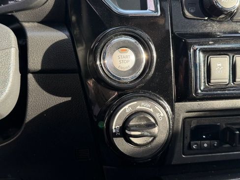 Used 2021 Nissan Titan Platinum Reserve w/ Moonroof Package image 28