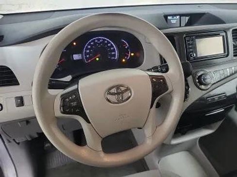 Used 2014 Toyota Sienna LE FWD image 10