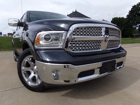 Used 2017 RAM 1500 Laramie w/ Convenience Group RWD image 11
