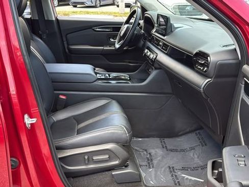 Used 2023 Honda Pilot Touring image 13