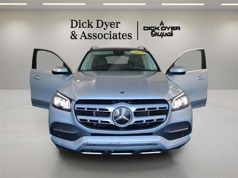 Used 2023 Mercedes-Benz GLS 450 4MATIC image 9