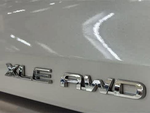 Used 2022 Toyota Highlander XLE image 10