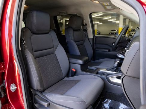 Used 2025 Nissan Frontier SV w/ SV Convenience Package RWD image 29