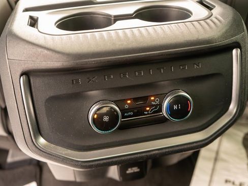 Used 2025 Ford Expedition Active image 17