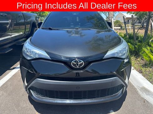 Used 2022 Toyota C-HR XLE FWD image 2