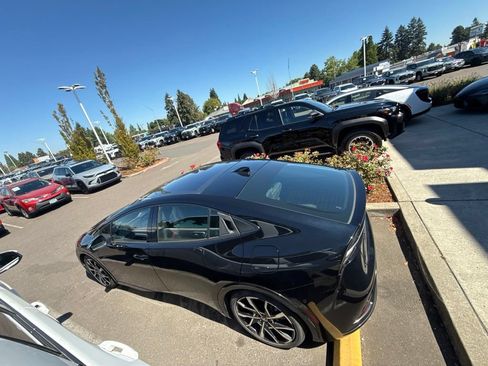 Used 2023 Toyota Prius Prime Premium w/ Advanced Technology Package FWD image 8