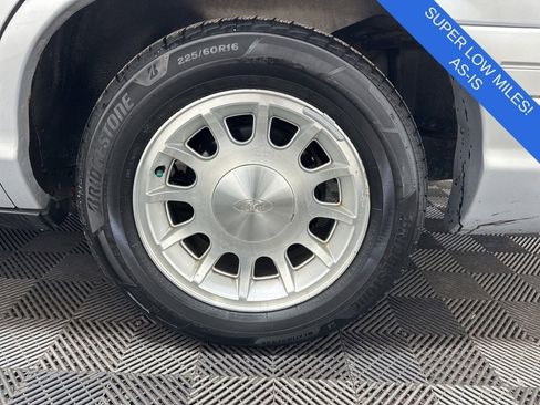 Used 1998 Ford Crown Victoria LX RWD image 32