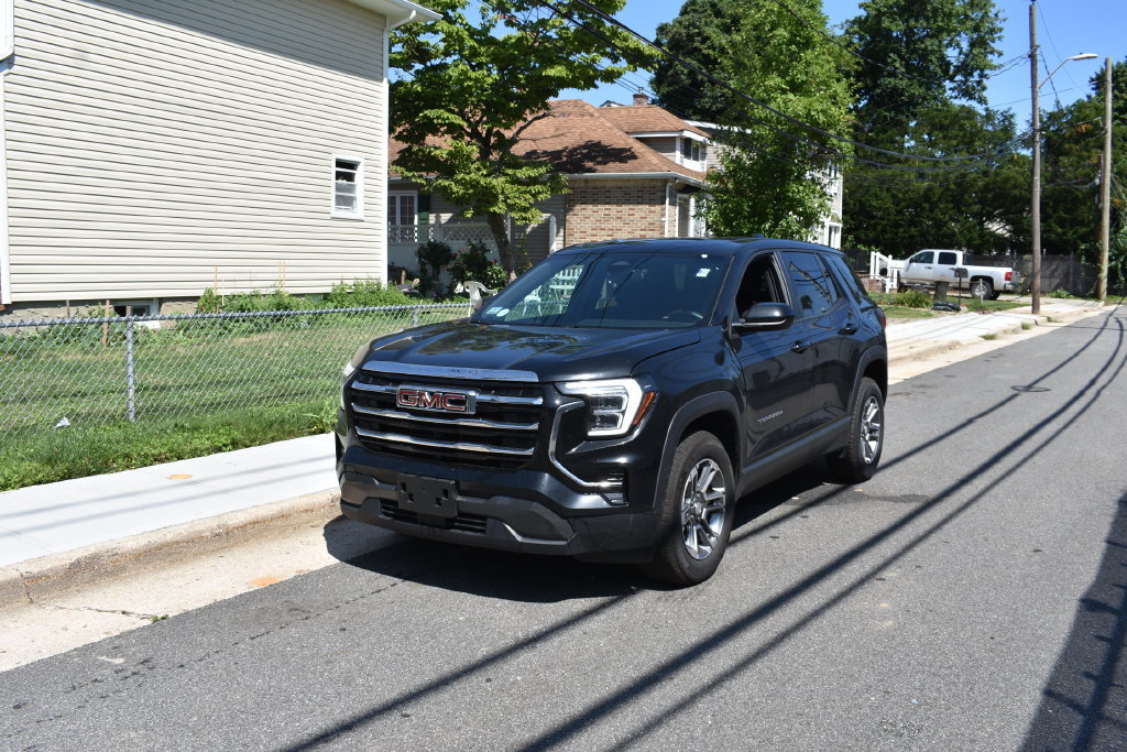 Used 2025 GMC Terrain Elevation AWD/4WD image 2