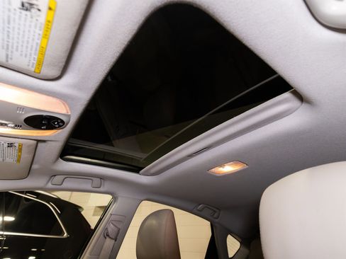 Used 2012 Toyota Prius Three image 17