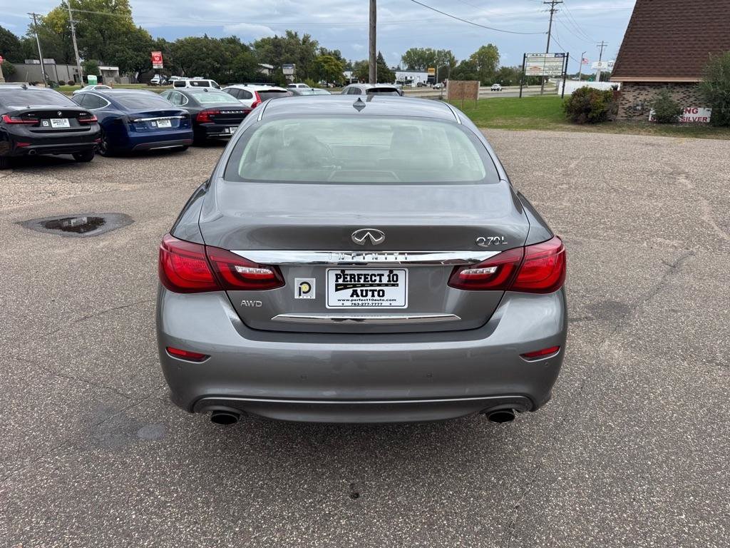 Used 2017 INFINITI Q70 L 3.7 AWD/4WD image 6
