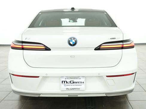 Used 2023 BMW i7 xDrive60 w/ Executive Package 2 AWD/4WD image 4