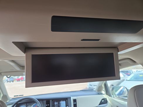 Certified 2019 Toyota Sienna XLE image 22