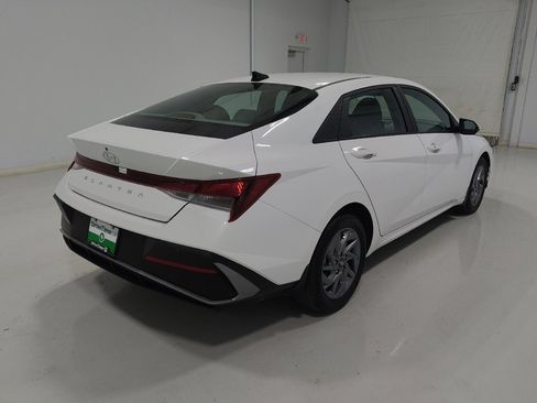 Used 2024 Hyundai Elantra SEL FWD image 9