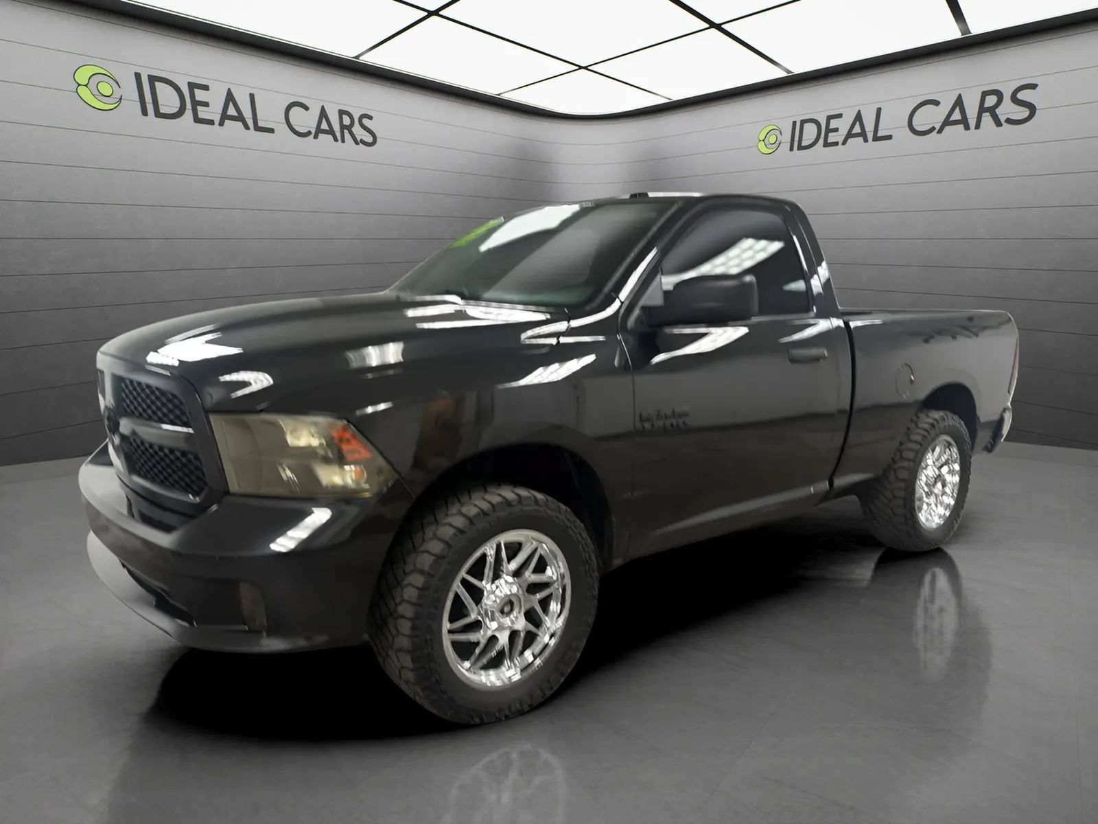 Used 2017 RAM 1500 Express RWD image 1