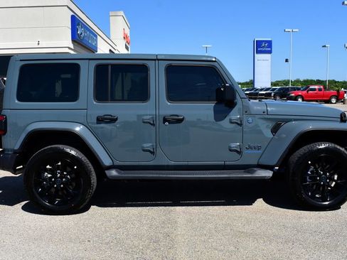 Used 2025 Jeep Wrangler Unlimited Sahara AWD/4WD image 2