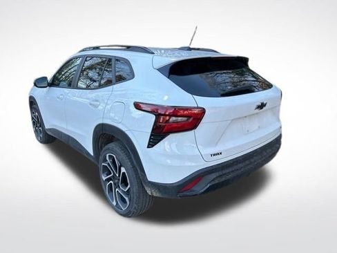 Certified 2024 Chevrolet Trax RS w/ Driver Confidence Package image 7