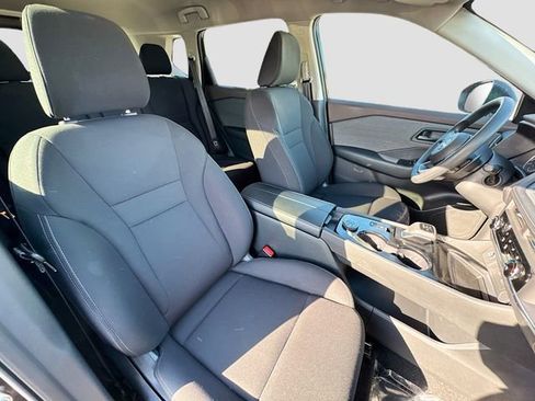 Used 2023 Nissan Rogue S image 26