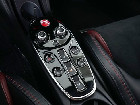 Used 2022 McLaren GT RWD image 28