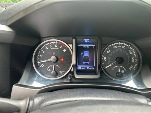 Used 2021 Toyota Tacoma TRD Off-Road AWD/4WD image 21