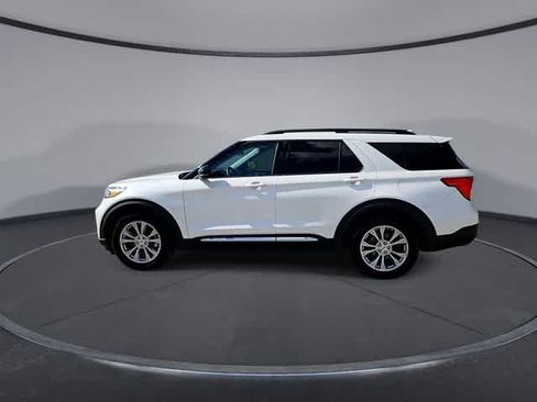 Used 2023 Ford Explorer XLT w/ Equipment Group 202A AWD/4WD image 5