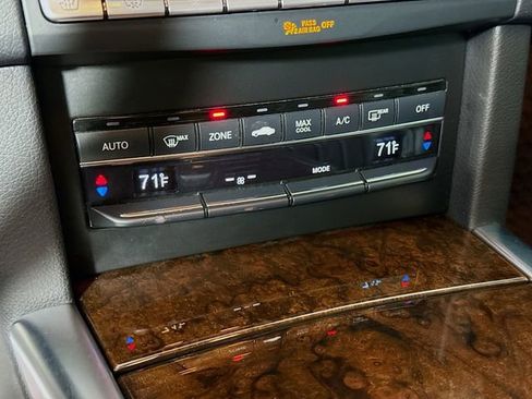 Used 2016 Mercedes-Benz E 400 E 400 4MATIC w/ PANO ROOF image 17