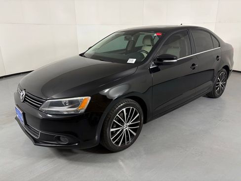 Used 2012 Volkswagen Jetta SEL FWD image 4