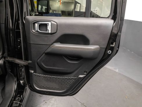 Used 2021 Jeep Wrangler Unlimited Rubicon w/ Trailer Tow Package image 36