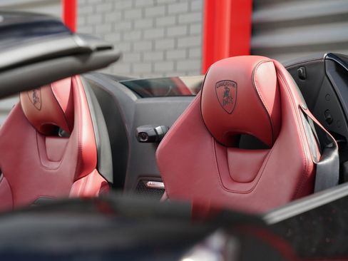 Used 2020 Lamborghini Huracan EVO image 17