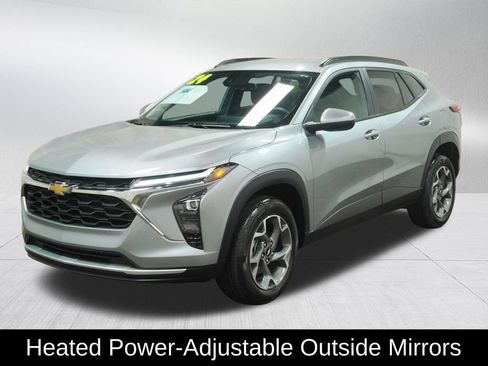Used 2024 Chevrolet Trax LT w/ LT Convenience Package FWD image 10