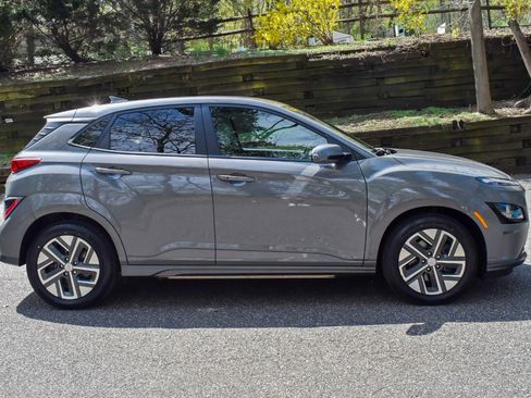 Used 2023 Hyundai Kona SE w/ Cargo Package FWD image 9