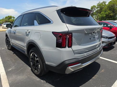 Certified 2025 Kia Sorento S w/ Panoramic Sunroof Package FWD image 11