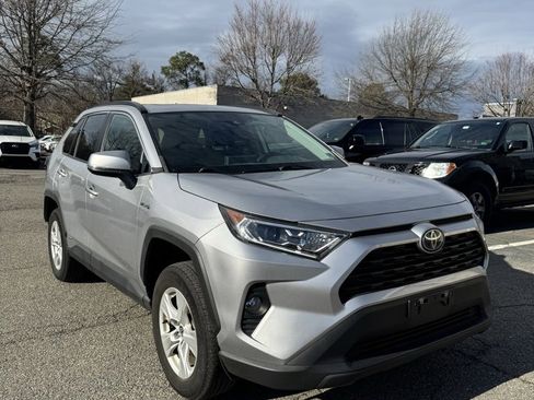 Used 2021 Toyota RAV4 XLE image 1
