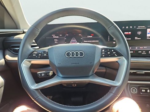 Certified 2025 Audi Q5 Premium w/ Convenience Package AWD/4WD image 17