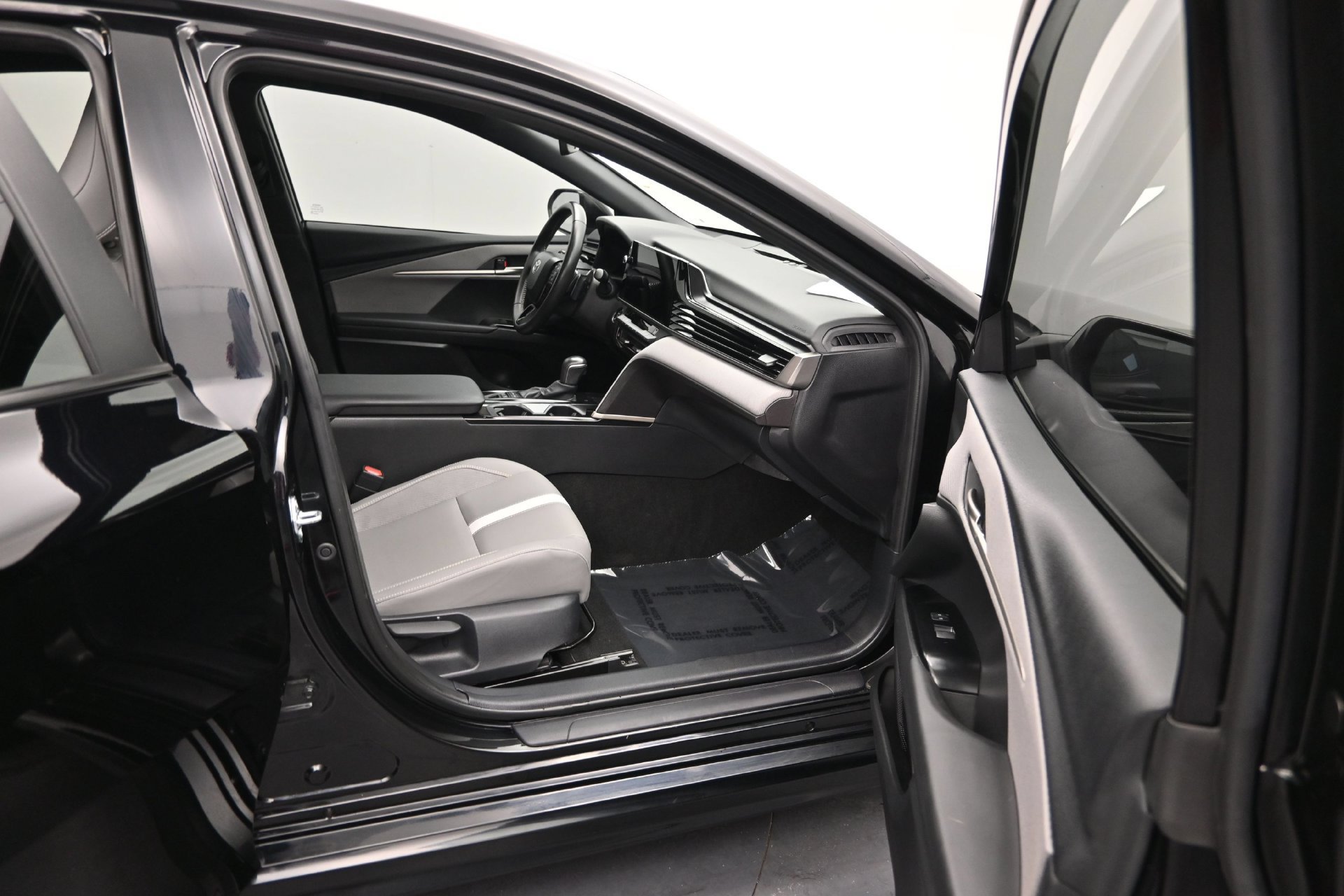 Used 2025 Toyota Camry SE w/ Multimedia Upgrade Package FWD image 18