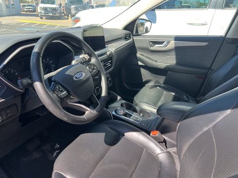 Used 2022 Ford Escape SEL image 2