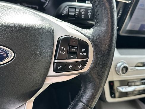 Used 2022 Ford Explorer XLT w/ Equipment Group 202A image 18