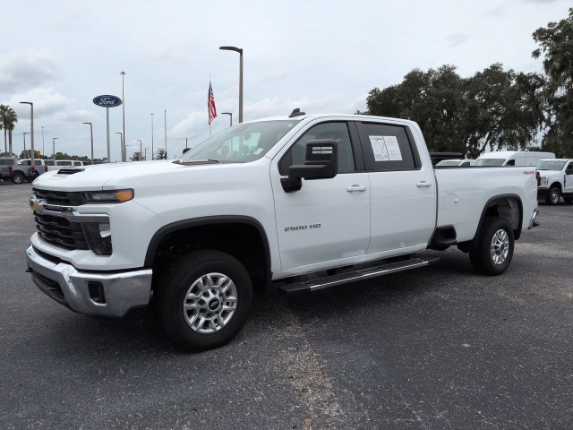 Used 2025 Chevrolet Silverado 2500 LT w/ Convenience Package AWD/4WD image 9