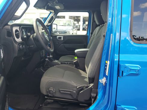 Used 2024 Jeep Wrangler Sport S image 19